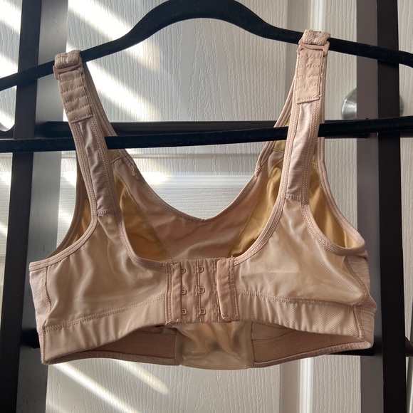 Lululemon sports bra size 34D - Picture 2 of 3
